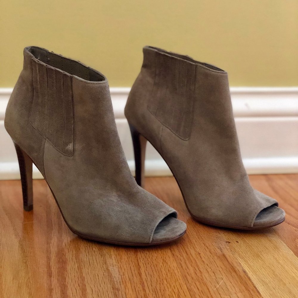 Halogen Nude Suede Heels